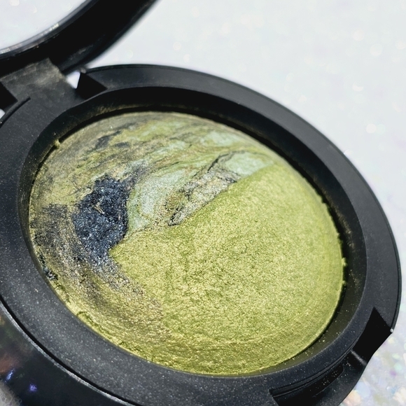 MAC Cosmetics Fresh Green Mix (Electro Flash Collection) Mineralize Eyeshadow - Picture 7 of 8